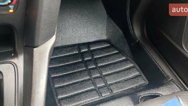 Білий Форд Фокус, об'ємом двигуна 2 л та пробігом 162 тис. км за 8999 $, фото 11 на Automoto.ua