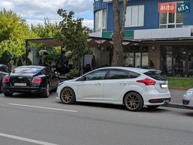 Белый Форд Фокус, объемом двигателя 2 л и пробегом 129 тыс. км за 12800 $, фото 1 на Automoto.ua