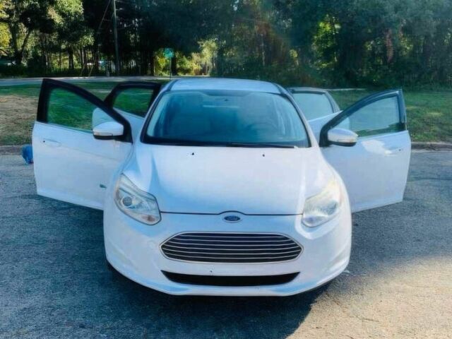 Белый Форд Фокус, объемом двигателя 0 л и пробегом 74 тыс. км за 2500 $, фото 1 на Automoto.ua