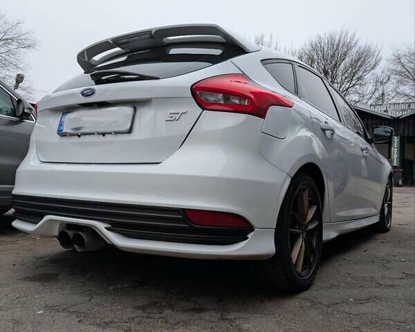 Белый Форд Фокус, объемом двигателя 2 л и пробегом 129 тыс. км за 12800 $, фото 5 на Automoto.ua