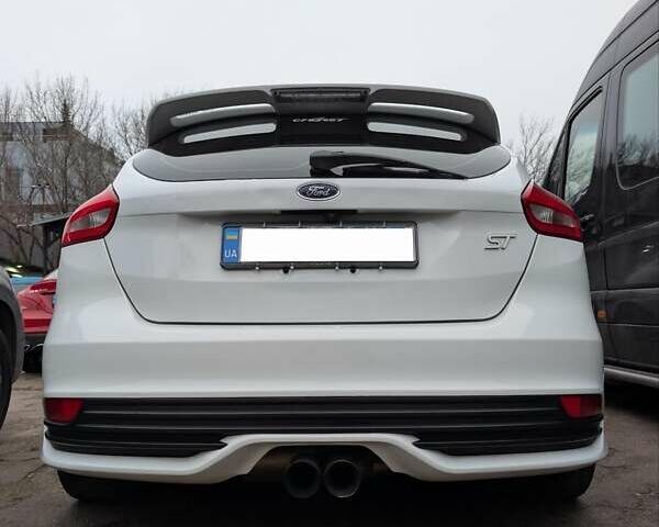 Белый Форд Фокус, объемом двигателя 2 л и пробегом 129 тыс. км за 12800 $, фото 3 на Automoto.ua