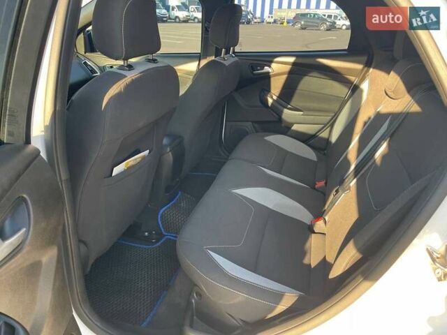 Білий Форд Фокус, об'ємом двигуна 2 л та пробігом 152 тис. км за 16000 $, фото 11 на Automoto.ua