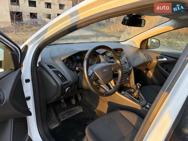 Белый Форд Фокус, объемом двигателя 1 л и пробегом 150 тыс. км за 7500 $, фото 6 на Automoto.ua