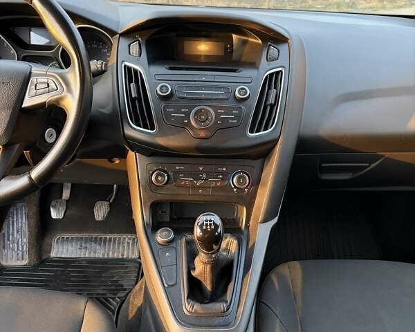 Белый Форд Фокус, объемом двигателя 1 л и пробегом 150 тыс. км за 7500 $, фото 9 на Automoto.ua