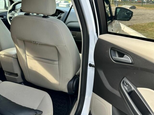 Білий Форд Фокус, об'ємом двигуна 2 л та пробігом 220 тис. км за 8000 $, фото 5 на Automoto.ua