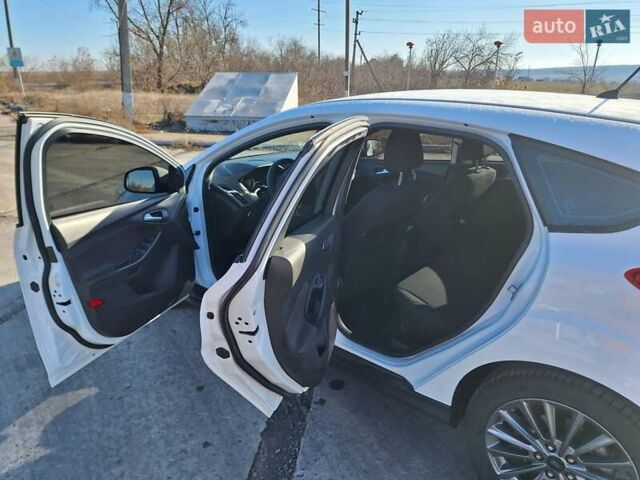 Білий Форд Фокус, об'ємом двигуна 1 л та пробігом 98 тис. км за 9600 $, фото 6 на Automoto.ua