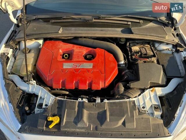 Білий Форд Фокус, об'ємом двигуна 2 л та пробігом 152 тис. км за 16000 $, фото 24 на Automoto.ua