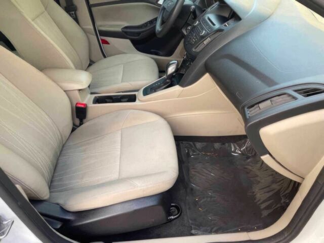 Белый Форд Фокус, объемом двигателя 2 л и пробегом 76 тыс. км за 1750 $, фото 9 на Automoto.ua