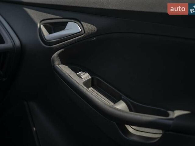 Белый Форд Фокус, объемом двигателя 1 л и пробегом 191 тыс. км за 8700 $, фото 26 на Automoto.ua