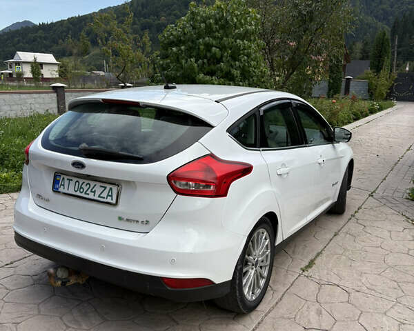 Белый Форд Фокус, объемом двигателя 0 л и пробегом 68 тыс. км за 10200 $, фото 2 на Automoto.ua