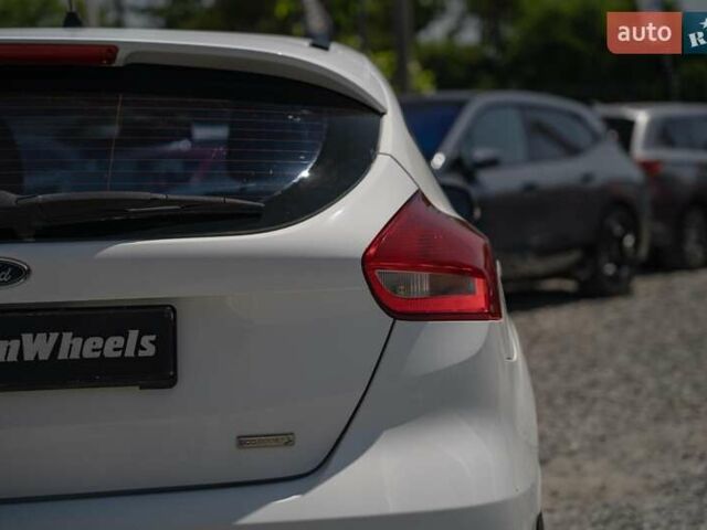 Белый Форд Фокус, объемом двигателя 1 л и пробегом 191 тыс. км за 8700 $, фото 9 на Automoto.ua