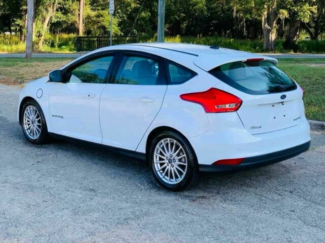 Белый Форд Фокус, объемом двигателя 0 л и пробегом 74 тыс. км за 2500 $, фото 7 на Automoto.ua