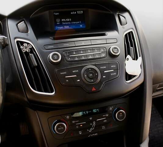 Белый Форд Фокус, объемом двигателя 1 л и пробегом 115 тыс. км за 9000 $, фото 13 на Automoto.ua