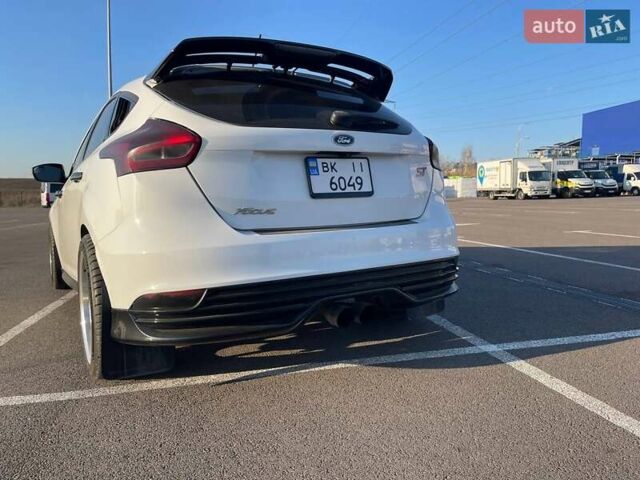 Білий Форд Фокус, об'ємом двигуна 2 л та пробігом 152 тис. км за 16000 $, фото 7 на Automoto.ua