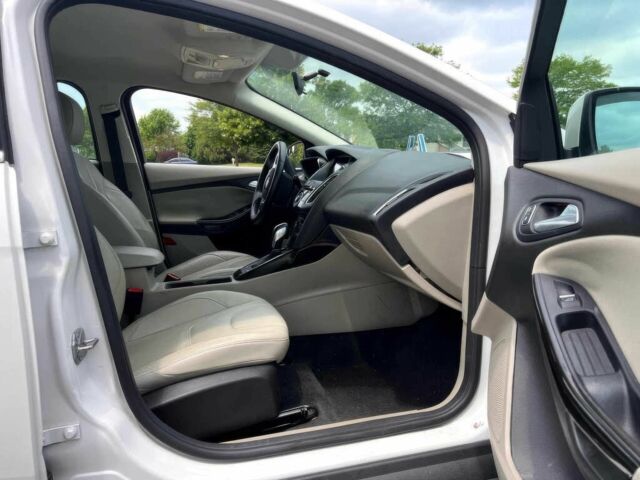 Белый Форд Фокус, объемом двигателя 0 л и пробегом 71 тыс. км за 2500 $, фото 6 на Automoto.ua