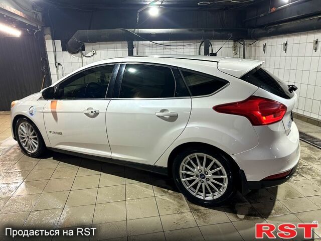 Белый Форд Фокус, объемом двигателя 0.15 л и пробегом 122 тыс. км за 8500 $, фото 9 на Automoto.ua
