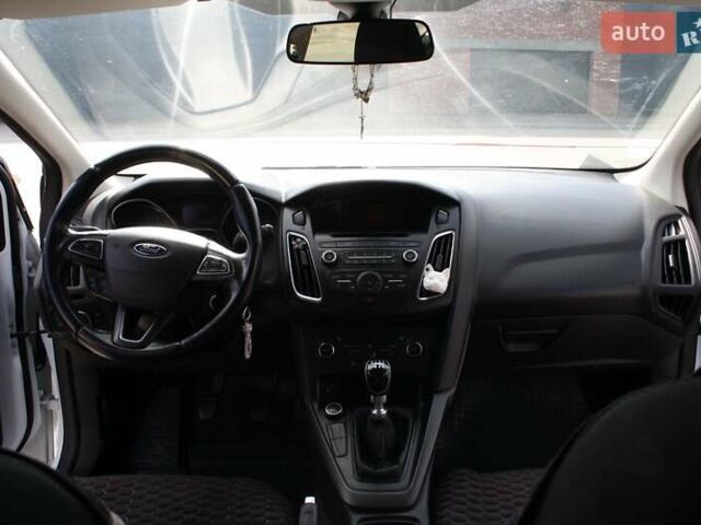 Белый Форд Фокус, объемом двигателя 1 л и пробегом 115 тыс. км за 9000 $, фото 18 на Automoto.ua