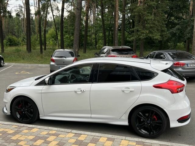 Белый Форд Фокус, объемом двигателя 2 л и пробегом 162 тыс. км за 10900 $, фото 7 на Automoto.ua