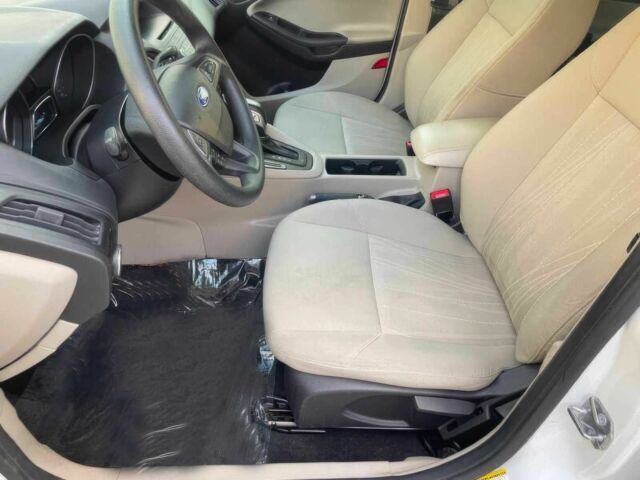 Белый Форд Фокус, объемом двигателя 2 л и пробегом 76 тыс. км за 1750 $, фото 8 на Automoto.ua