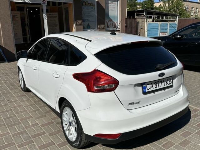 Білий Форд Фокус, об'ємом двигуна 2 л та пробігом 233 тис. км за 6000 $, фото 3 на Automoto.ua