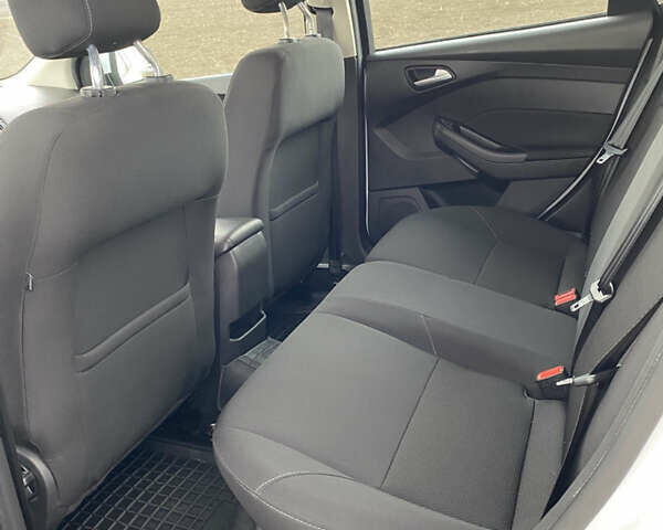 Білий Форд Фокус, об'ємом двигуна 1 л та пробігом 177 тис. км за 10100 $, фото 19 на Automoto.ua