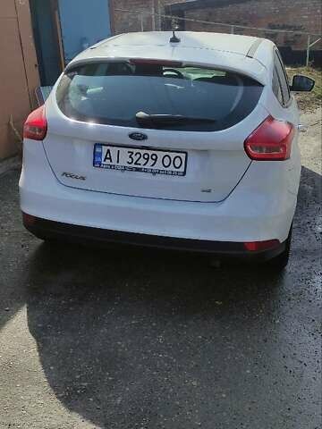 Белый Форд Фокус, объемом двигателя 2 л и пробегом 140 тыс. км за 8500 $, фото 1 на Automoto.ua