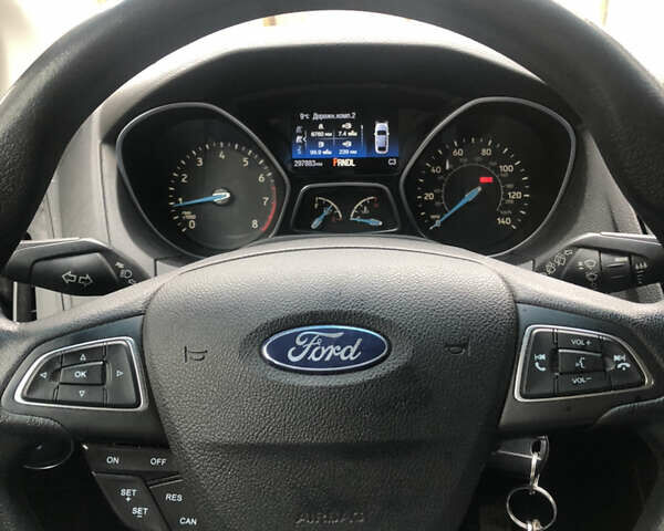 Белый Форд Фокус, объемом двигателя 2 л и пробегом 297 тыс. км за 7500 $, фото 2 на Automoto.ua