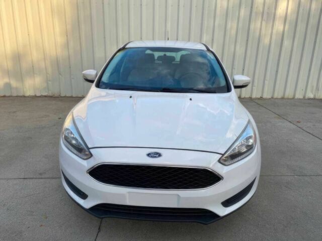 Белый Форд Фокус, объемом двигателя 2 л и пробегом 76 тыс. км за 1750 $, фото 1 на Automoto.ua