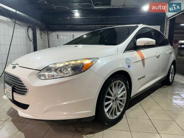 Білий Форд Фокус, об'ємом двигуна 0 л та пробігом 122 тис. км за 8500 $, фото 3 на Automoto.ua