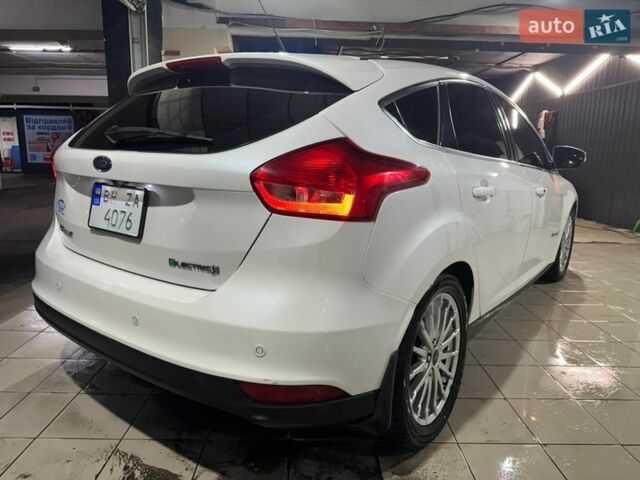 Білий Форд Фокус, об'ємом двигуна 0 л та пробігом 122 тис. км за 8500 $, фото 9 на Automoto.ua