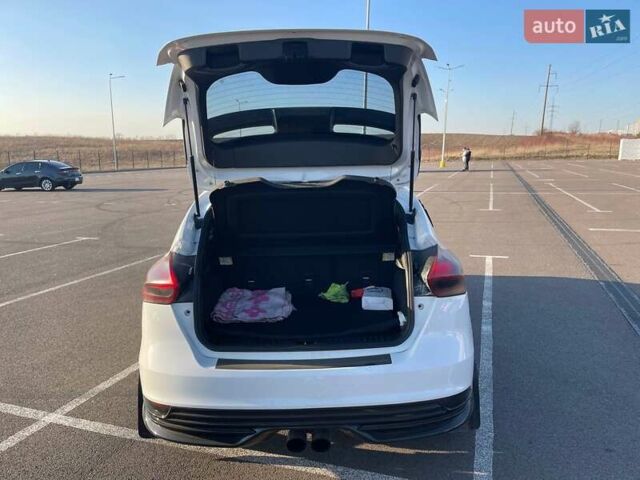 Білий Форд Фокус, об'ємом двигуна 2 л та пробігом 152 тис. км за 16000 $, фото 10 на Automoto.ua