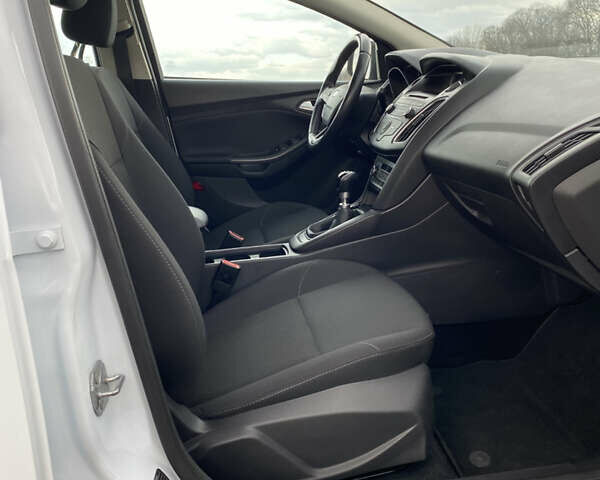 Білий Форд Фокус, об'ємом двигуна 1 л та пробігом 177 тис. км за 10100 $, фото 38 на Automoto.ua