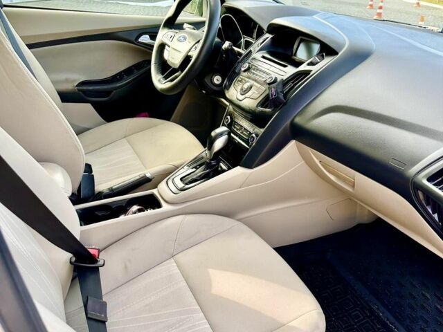 Білий Форд Фокус, об'ємом двигуна 2 л та пробігом 220 тис. км за 8000 $, фото 2 на Automoto.ua