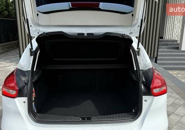 Белый Форд Фокус, объемом двигателя 1 л и пробегом 190 тыс. км за 7600 $, фото 2 на Automoto.ua