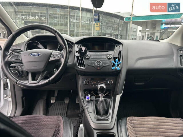 Білий Форд Фокус, об'ємом двигуна 1 л та пробігом 228 тис. км за 6800 $, фото 6 на Automoto.ua