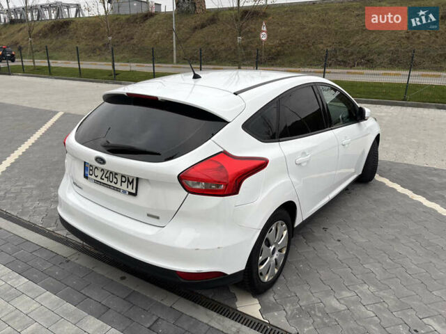 Форд Фокус 2016 в Ирпене на Automoto.ua Белый Форд Фокус, объемом двигателя 1 л и пробегом 109 тыс. км за 8000 $, фото 4 на Automoto.ua