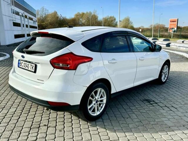 Білий Форд Фокус, об'ємом двигуна 2 л та пробігом 220 тис. км за 8000 $, фото 1 на Automoto.ua