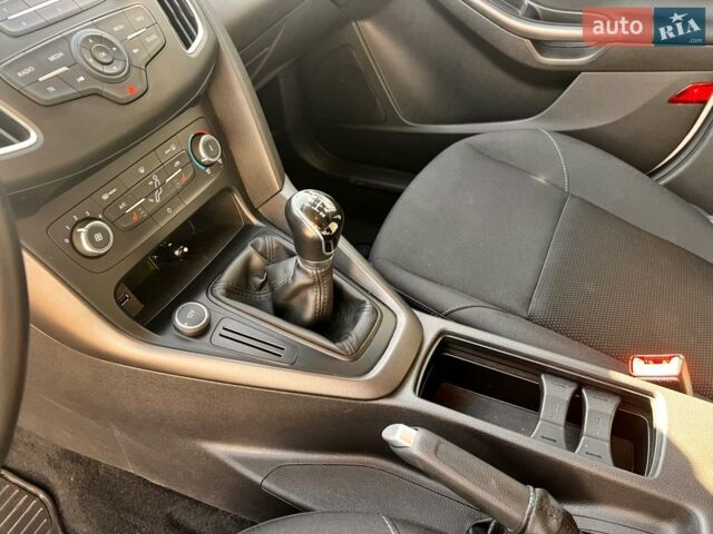 Білий Форд Фокус, об'ємом двигуна 1.6 л та пробігом 34 тис. км за 9500 $, фото 19 на Automoto.ua