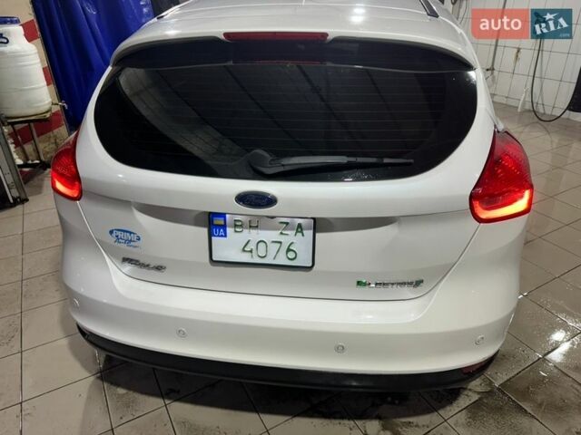 Білий Форд Фокус, об'ємом двигуна 0 л та пробігом 122 тис. км за 8500 $, фото 7 на Automoto.ua