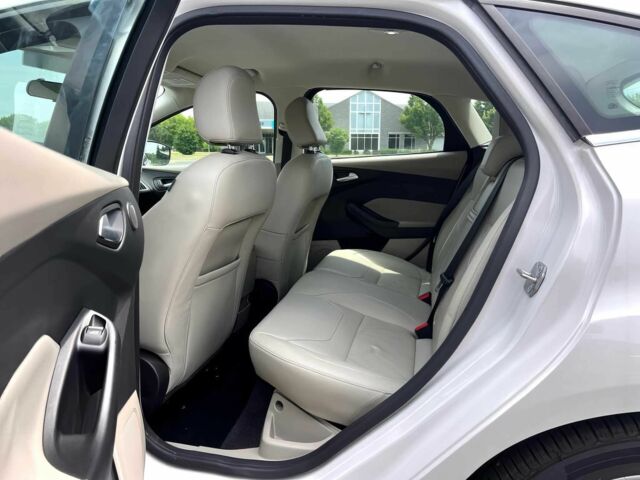 Белый Форд Фокус, объемом двигателя 0 л и пробегом 70 тыс. км за 2500 $, фото 9 на Automoto.ua