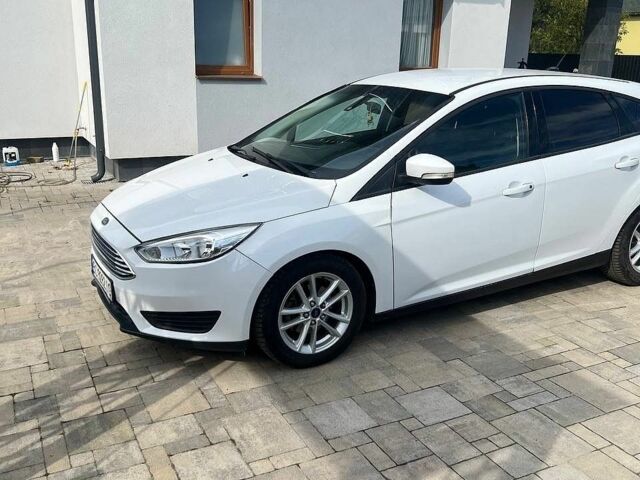 Білий Форд Фокус, об'ємом двигуна 2 л та пробігом 153 тис. км за 6500 $, фото 4 на Automoto.ua