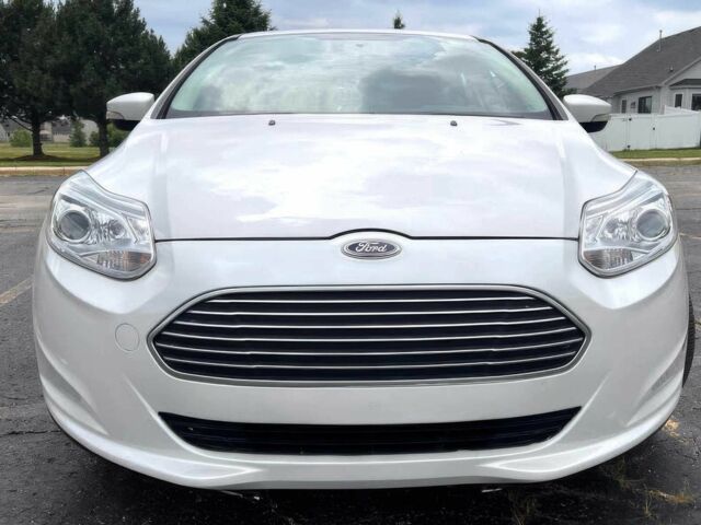 Білий Форд Фокус, об'ємом двигуна 0 л та пробігом 75 тис. км за 5900 $, фото 1 на Automoto.ua