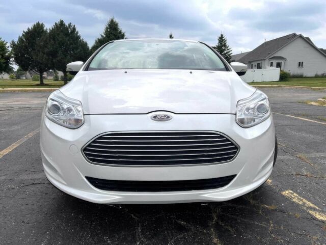 Белый Форд Фокус, объемом двигателя 0 л и пробегом 71 тыс. км за 2500 $, фото 1 на Automoto.ua