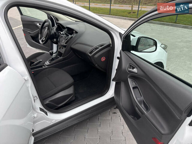 Форд Фокус 2016 в Ирпене на Automoto.ua Белый Форд Фокус, объемом двигателя 1 л и пробегом 109 тыс. км за 8000 $, фото 15 на Automoto.ua