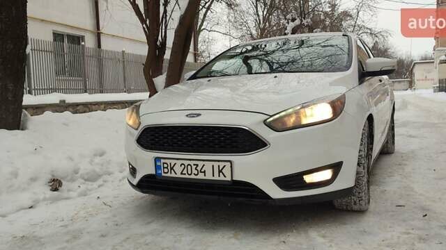 Білий Форд Фокус, об'ємом двигуна 2 л та пробігом 162 тис. км за 8999 $, фото 4 на Automoto.ua