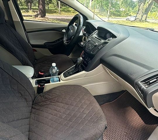 Білий Форд Фокус, об'ємом двигуна 2 л та пробігом 255 тис. км за 7500 $, фото 8 на Automoto.ua
