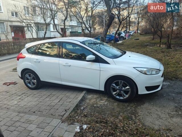 Белый Форд Фокус, объемом двигателя 1.5 л и пробегом 224 тыс. км за 6800 $, фото 1 на Automoto.ua