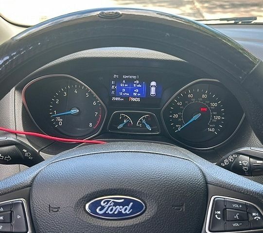 Білий Форд Фокус, об'ємом двигуна 2 л та пробігом 255 тис. км за 7500 $, фото 5 на Automoto.ua