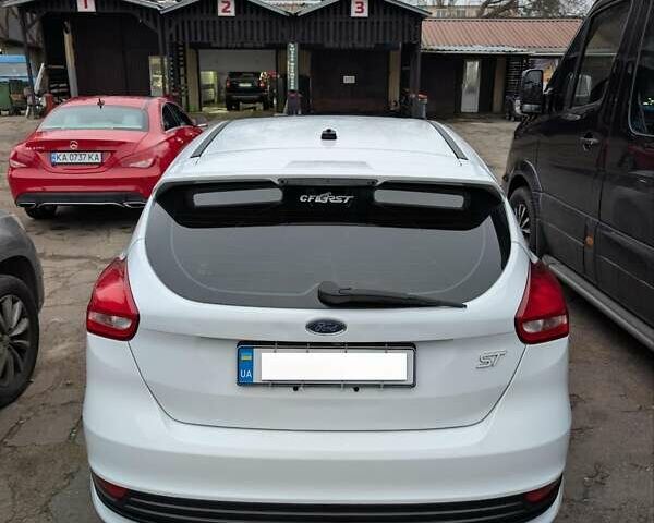 Белый Форд Фокус, объемом двигателя 2 л и пробегом 129 тыс. км за 12800 $, фото 4 на Automoto.ua