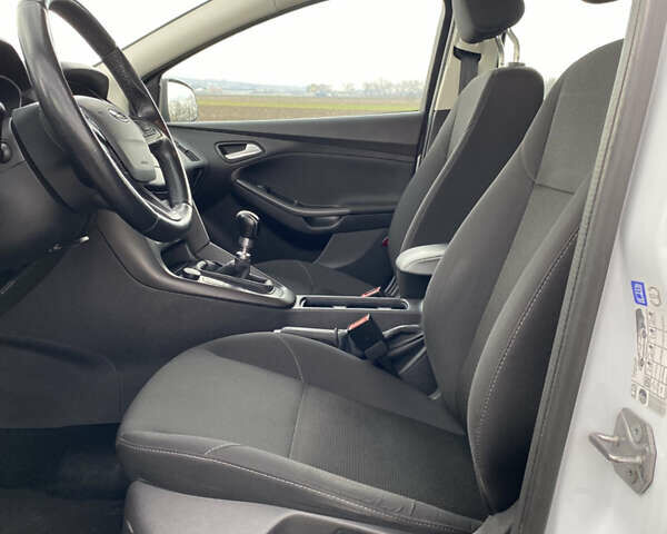 Білий Форд Фокус, об'ємом двигуна 1 л та пробігом 177 тис. км за 10100 $, фото 17 на Automoto.ua